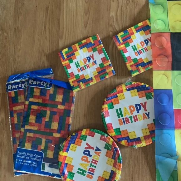 Lego bricks Party Supplies NEW Banner Plates Napkins Tablecovers - Picture 2 of 2